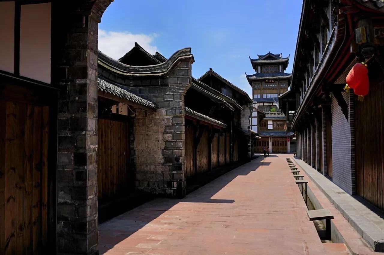 非诚勿扰宝马女起诉离婚,直言半年被家暴7次,自嘲在自行车上哭